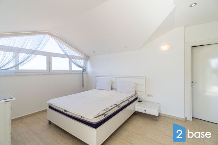 Image No.26-3 Bed Penthouse for sale