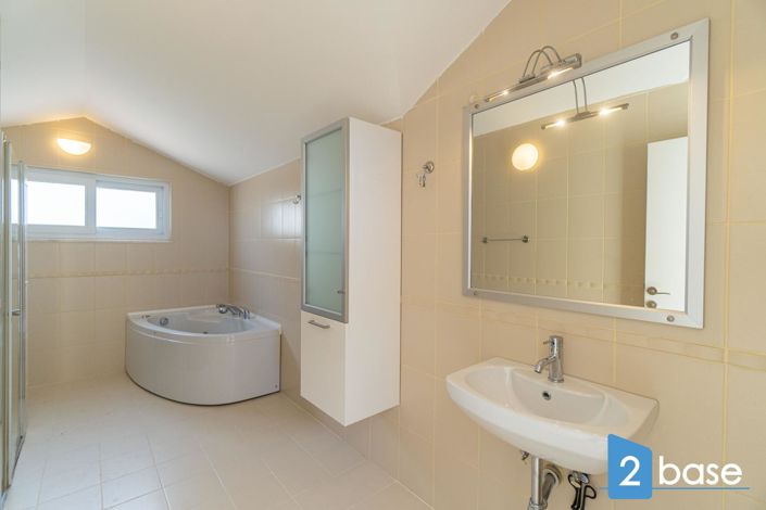 Image No.27-3 Bed Penthouse for sale