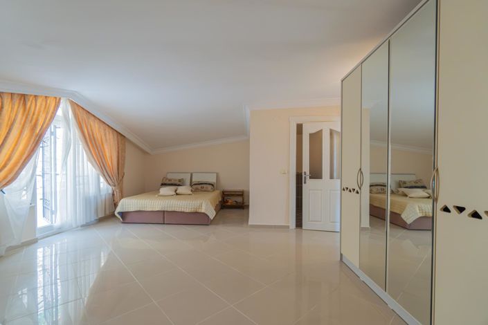 Image No.30-3 Bed Penthouse for sale