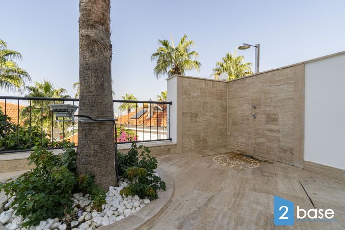 Image No.18-4 Bed Villa for sale