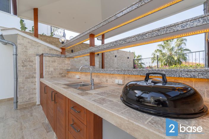 Image No.10-4 Bed Villa for sale