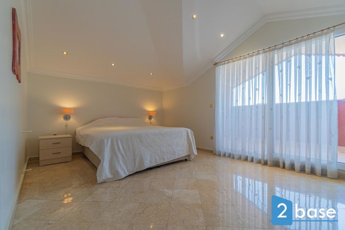 Image No.35-3 Bed Penthouse for sale