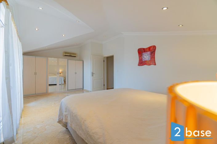 Image No.37-3 Bed Penthouse for sale