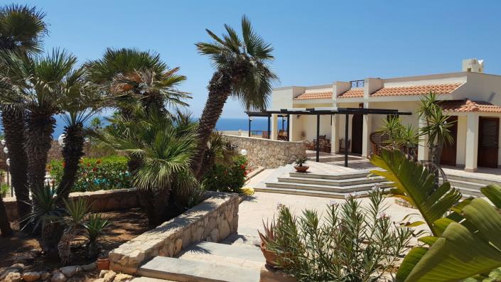 Image No.1-6 Bed Villa for sale