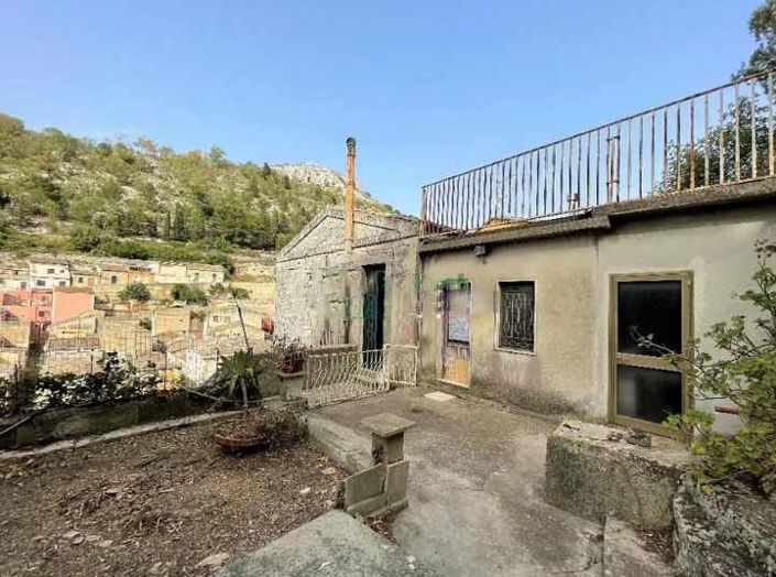 Image No.1-2 Bed House for sale