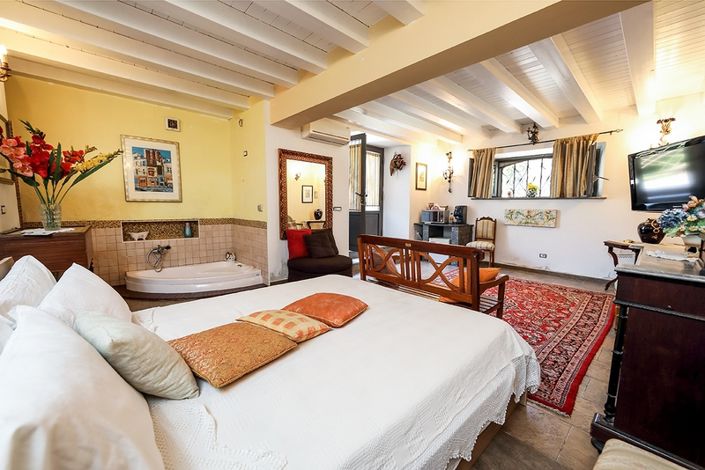 Image No.12-4 Bed Villa for sale