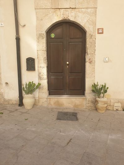 Image No.3-2 Bed Property for sale