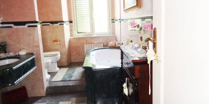 Image No.11-2 Bed Property for sale