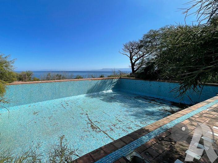 Image No.2-8 Bed Villa for sale