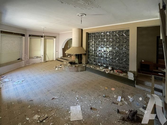 Image No.9-8 Bed Villa for sale