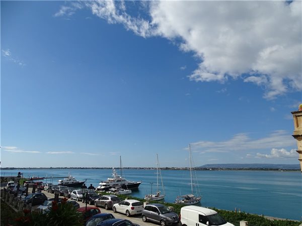 Image No.13-1 Bed Property for sale