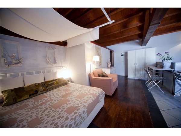 Image No.14-5 Bed Property for sale