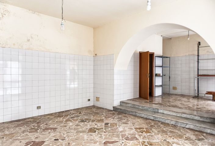 Image No.31-6 Bed Property for sale