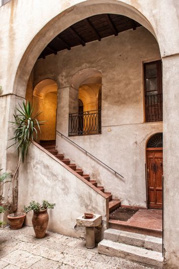 Image No.36-6 Bed Property for sale