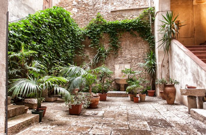 Image No.40-6 Bed Property for sale