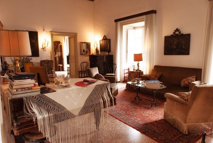 Image No.9-6 Bed Property for sale