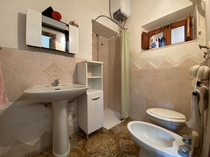 Image No.12-5 Bed House for sale