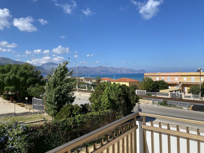 Image No.20-5 Bed House for sale