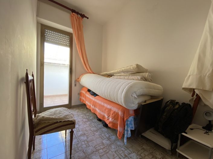 Image No.9-5 Bed House for sale