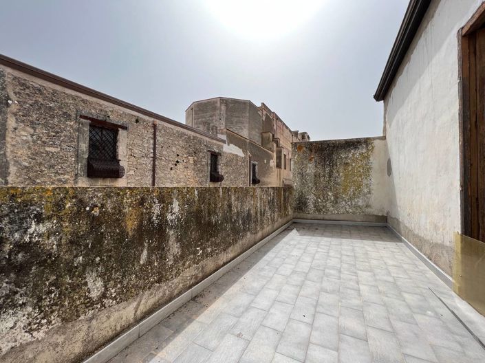 Image No.20-3 Bed Apartment for sale