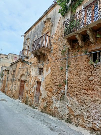 Image No.2-2 Bed Property for sale