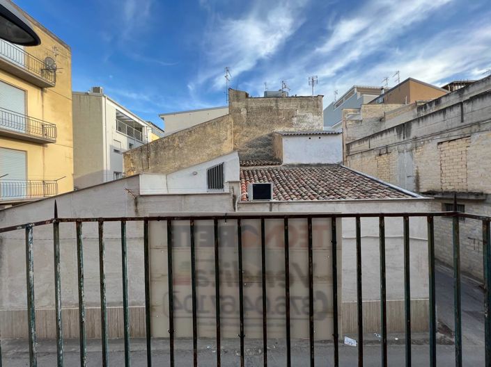 Image No.10-2 Bed House for sale