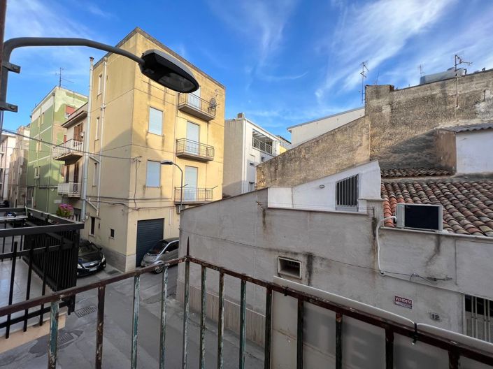 Image No.11-2 Bed House for sale