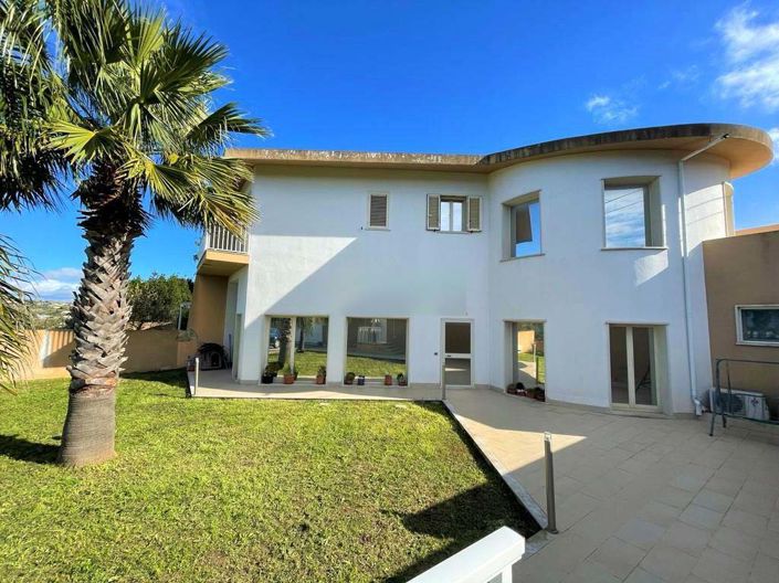Image No.1-3 Bed Villa for sale