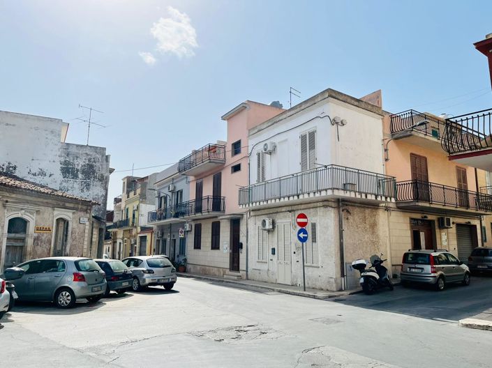 Image No.1-4 Bed Apartment for sale