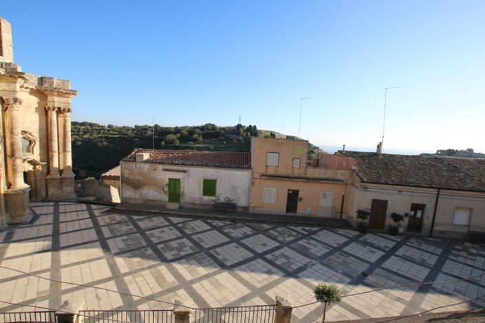 Image No.2-2 Bed House for sale