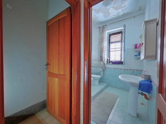 Image No.15-4 Bed House for sale