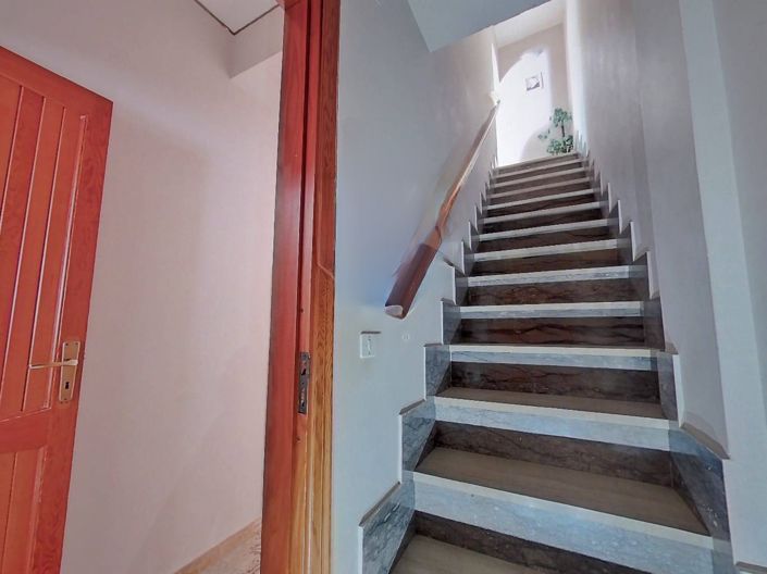 Image No.16-4 Bed House for sale