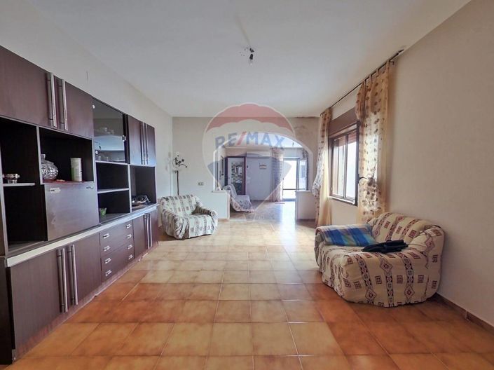 Image No.18-4 Bed House for sale