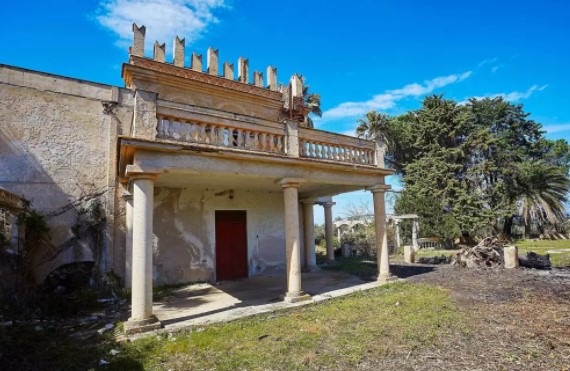 Image No.1-Propriété de 20 chambres à vendre à Sicile