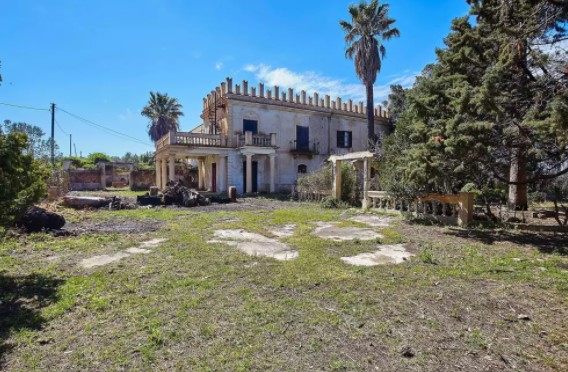 Image No.12-20 Bed Property for sale