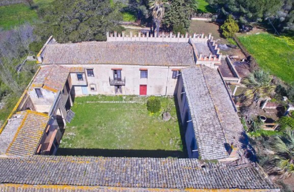 Image No.14-20 Bed Property for sale