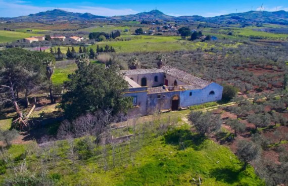 Image No.5-20 Bed Property for sale