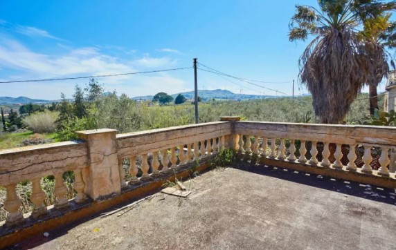 Image No.6-20 Bed Property for sale