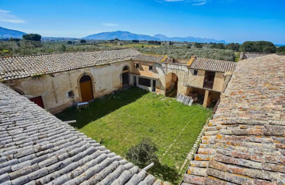 Image No.8-20 Bed Property for sale