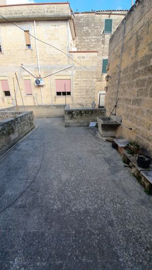 Image No.30-2 Bed House for sale