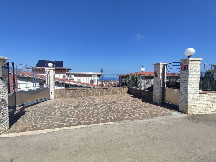 Image No.2-2 Bed Villa for sale