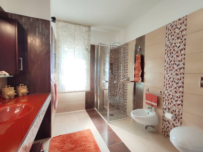 Image No.9-2 Bed Villa for sale