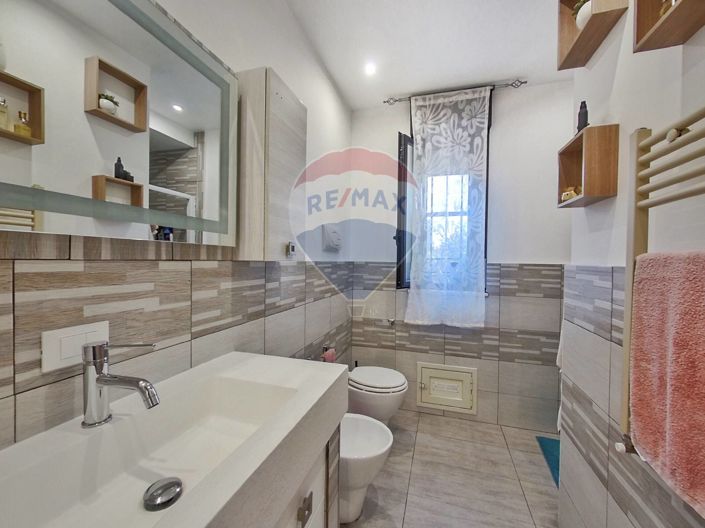 Image No.20-2 Bed Apartment for sale