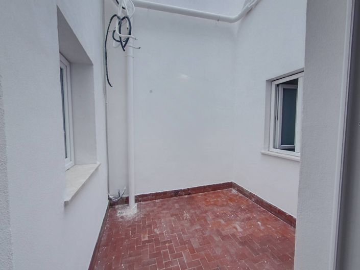 Image No.30-Appartement de 25 chambres à vendre à Palermo