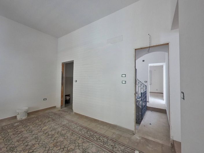 Image No.35-Appartement de 25 chambres à vendre à Palermo