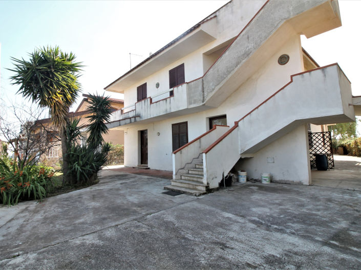 Image No.1-4 Bed Villa for sale