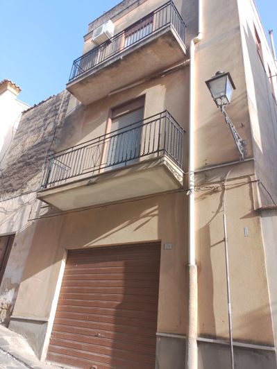 Image No.1-2 Bed House for sale