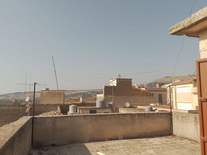 Image No.14-2 Bed House for sale