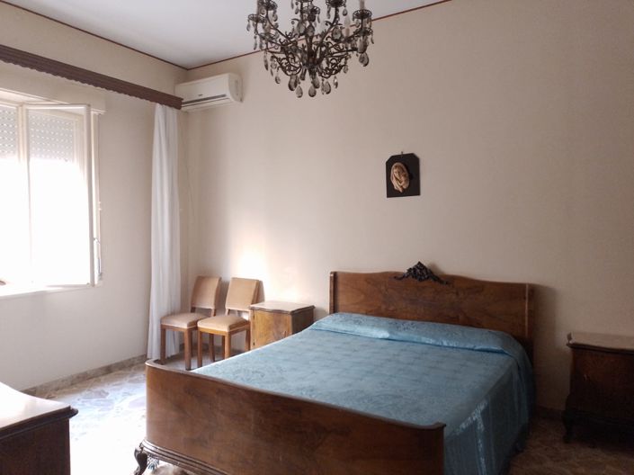 Image No.18-2 Bed House for sale