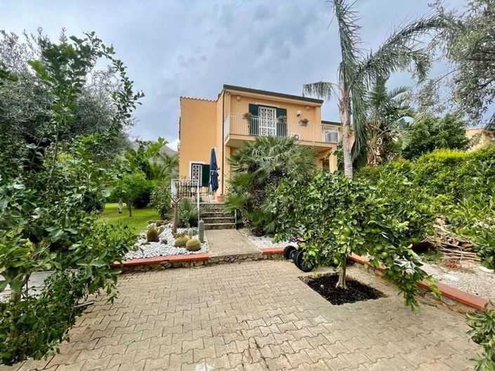 Image No.1-Villa de 2 chambres à vendre à Sicile